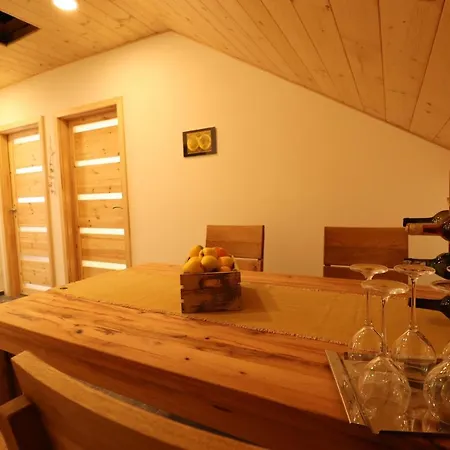 Apartman Sebina Zarucujici Absolutni Soukromi A Klid S Lahvi Vina Jako Darek Drnholec Exterior photo