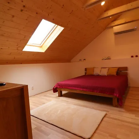 Apartman Sebina Zarucujici Absolutni Soukromi A Klid S Lahvi Vina Jako Darek Drnholec Exterior photo