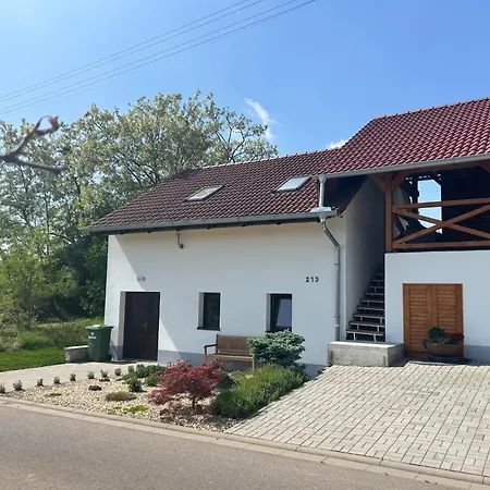 Apartman Sebina Zarucujici Absolutni Soukromi A Klid S Lahvi Vina Jako Darek Drnholec Exterior photo