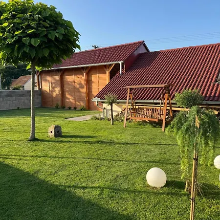 Apartman Sebina Zarucujici Absolutni Soukromi A Klid S Lahvi Vina Jako Darek Drnholec Exterior photo