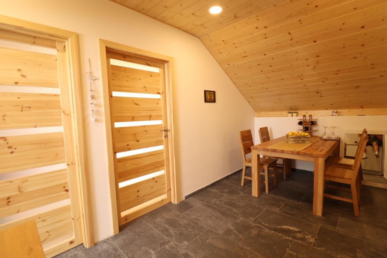 Apartment Sebina Zarucujici Absolutni Soukromi A Klid S Lahvi Vina Jako Darek Drnholec