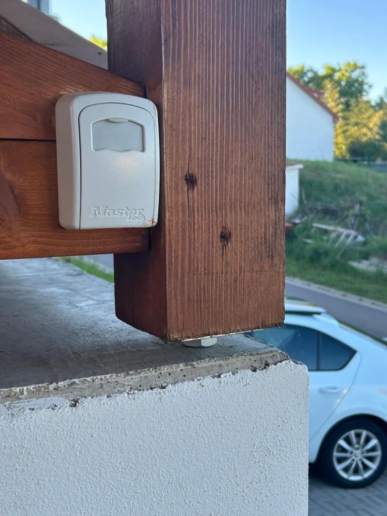 Apartment Sebina Zarucujici Absolutni Soukromi A Klid S Lahvi Vina Jako Darek Drnholec