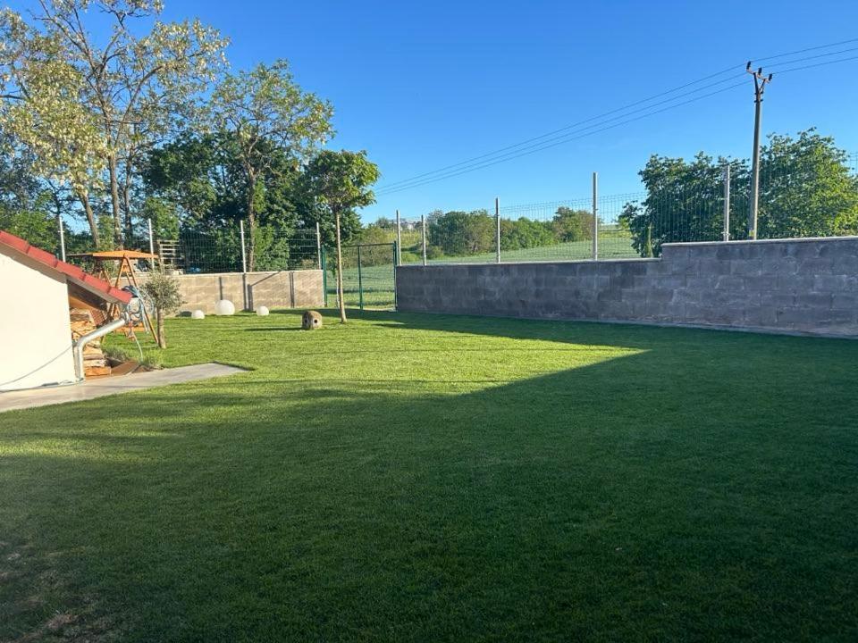 Apartment Sebina Zarucujici Absolutni Soukromi A Klid S Lahvi Vina Jako Darek