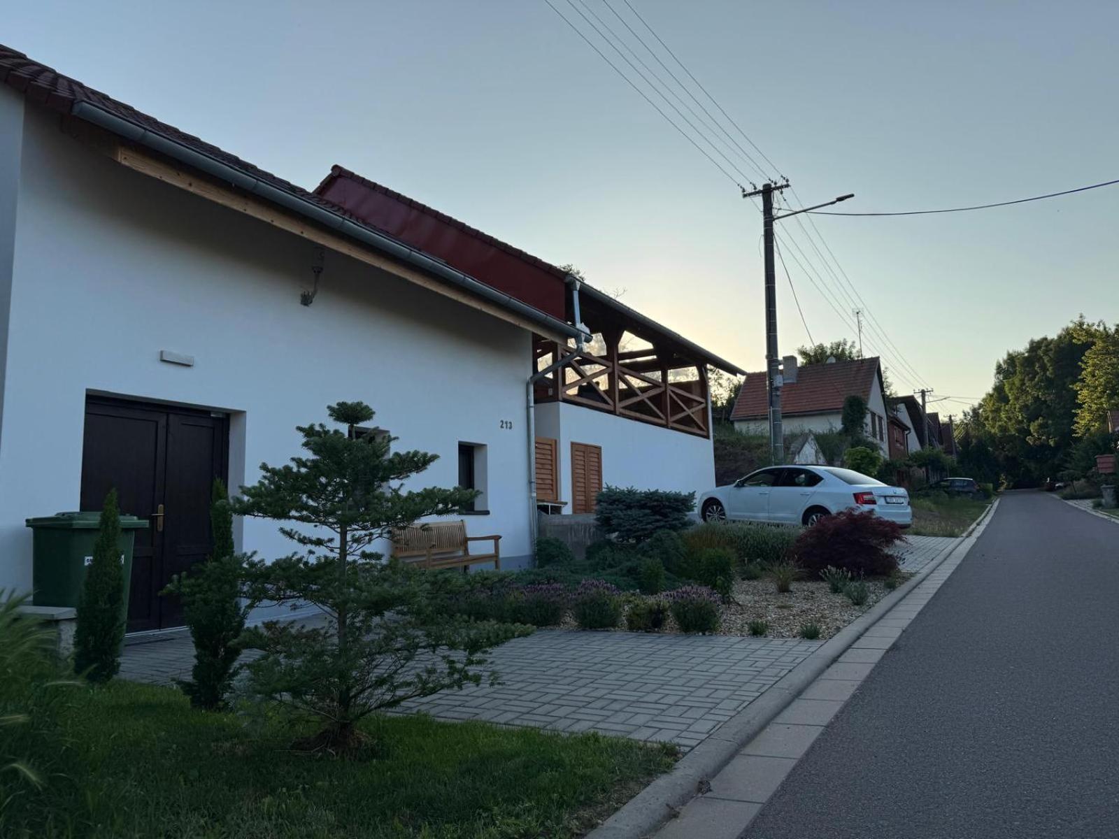 Apartment Sebina Zarucujici Absolutni Soukromi A Klid S Lahvi Vina Jako Darek *