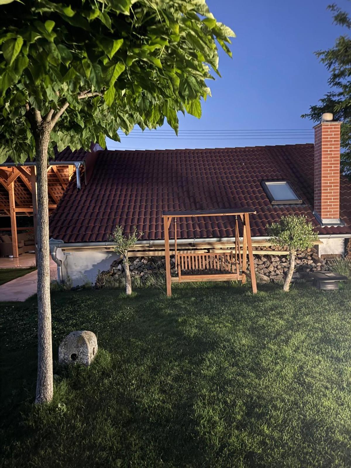 Apartment Sebina Zarucujici Absolutni Soukromi A Klid S Lahvi Vina Jako Darek